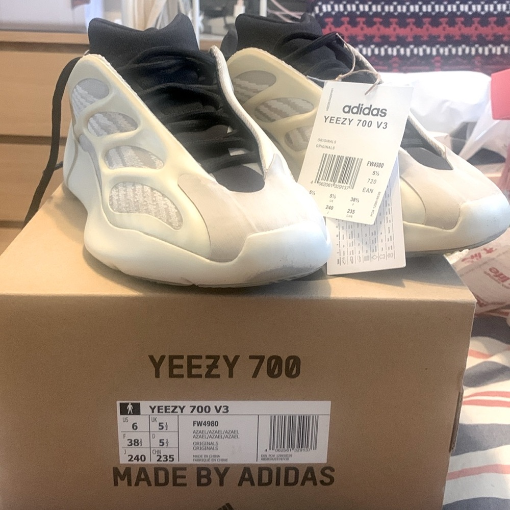 Yeezy 700 V3 Azael